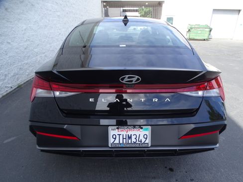Certified 2025 Hyundai Elantra SEL FWD image 5