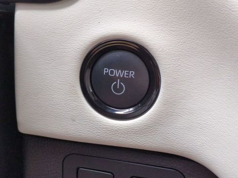 Used 2025 Toyota Sequoia Capstone AWD/4WD image 32
