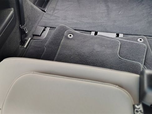 Certified 2025 Volvo XC90 B6 Plus image 32