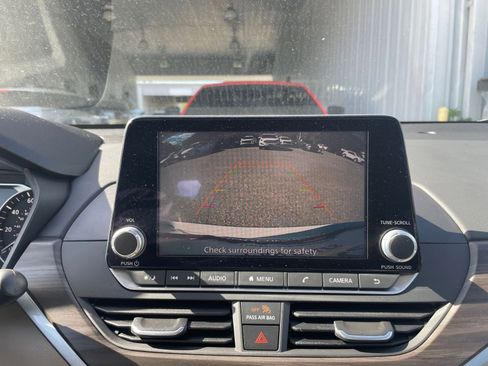 Used 2025 Nissan Altima 2.5 SV image 17