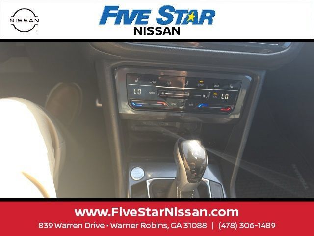 Used 2024 Volkswagen Tiguan SE R-Line FWD image 18