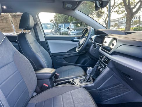 Certified 2023 Volkswagen Taos SE w/ Panoramic Sunroof Package FWD image 17