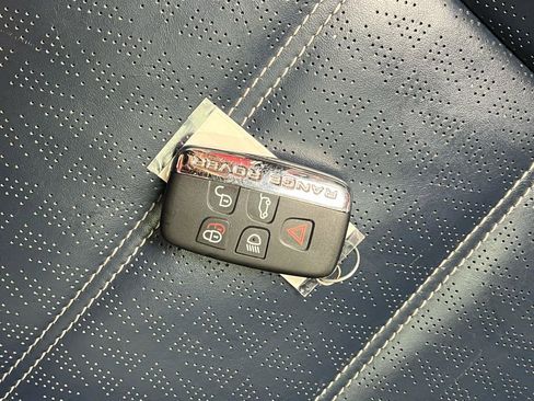 Used 2018 Land Rover Range Rover Velar R-Dynamic SE AWD/4WD image 33