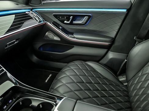 Used 2022 Mercedes-Benz S 580 4MATIC Sedan w/ AMG Line Package image 31