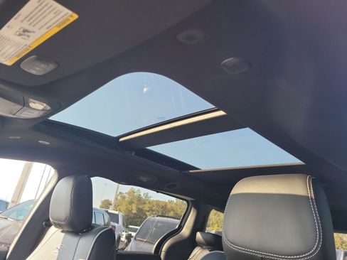 New 2026 Chrysler Pacifica Limited w/ S Appearance Package image 16