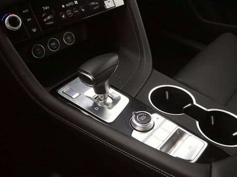 Used 2025 Genesis G70 2.5T image 19