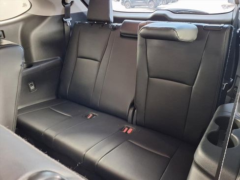 Used 2025 Toyota Highlander Limited image 25