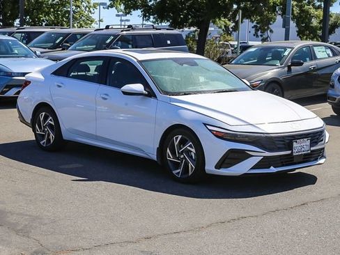 Certified 2025 Hyundai Elantra SEL FWD image 6