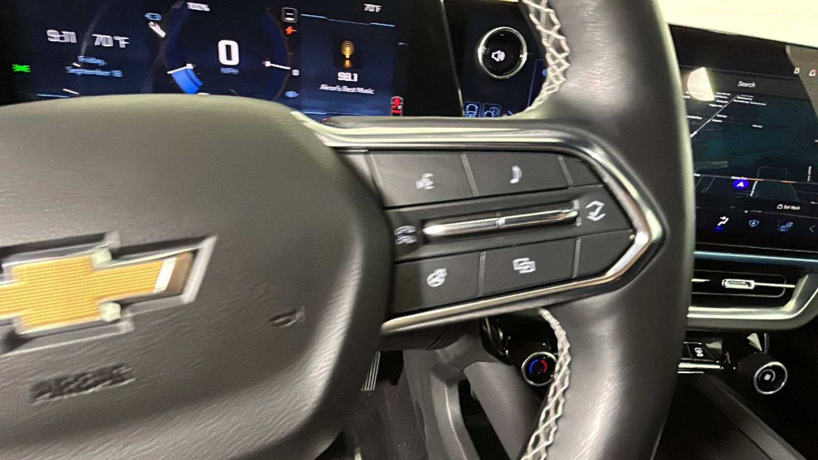 Used 2024 Chevrolet Equinox EV LT FWD image 20
