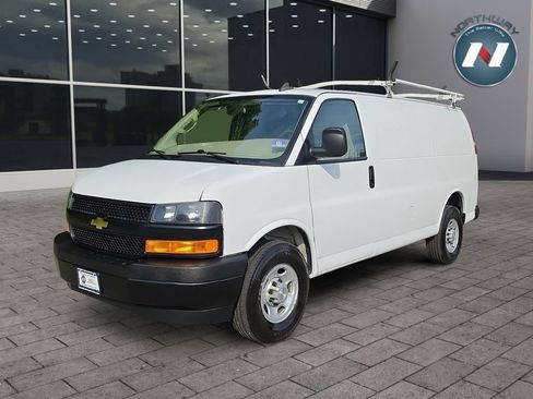 Used 2021 Chevrolet Express 2500 RWD image 1