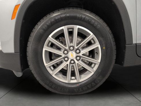 Used 2023 Chevrolet Traverse LT AWD/4WD image 3