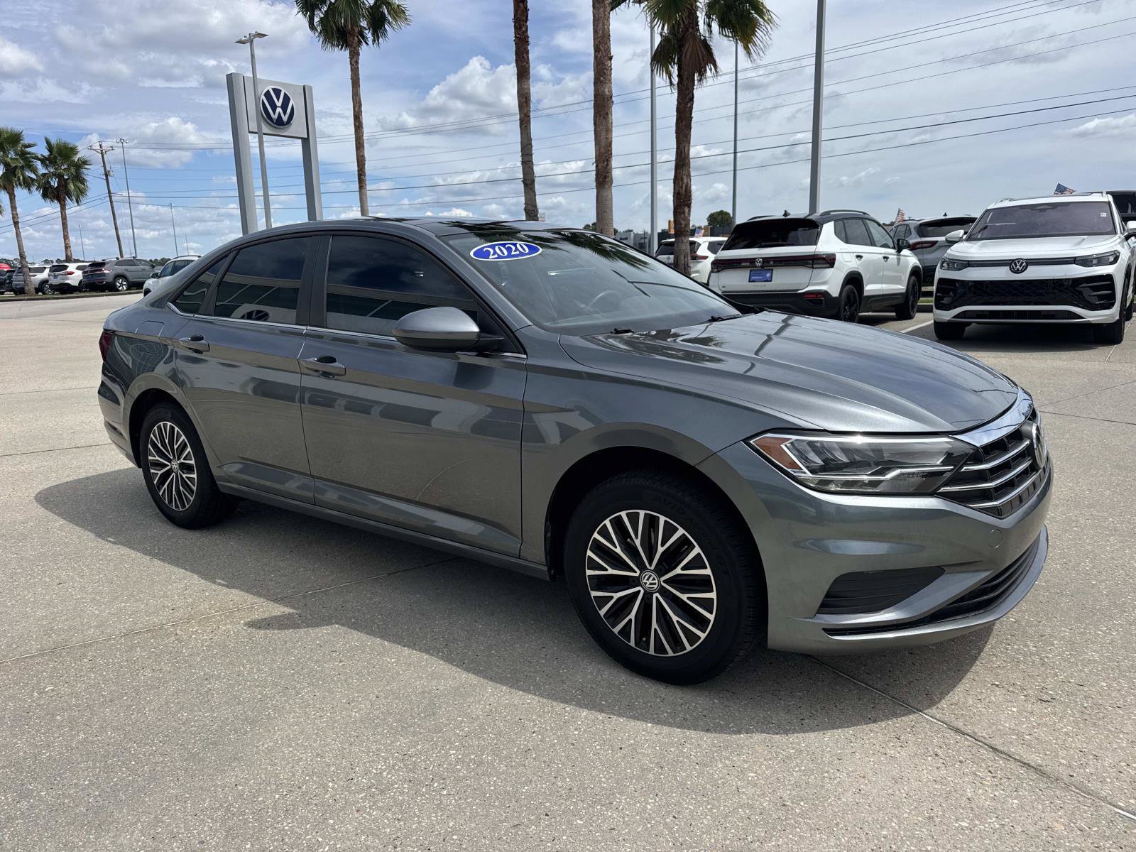Used 2020 Volkswagen Jetta SE w/ SE Cold Weather Package FWD image 3
