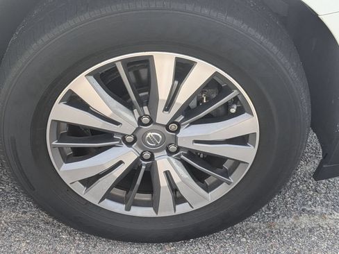 Used 2020 Nissan Pathfinder SV AWD/4WD image 15