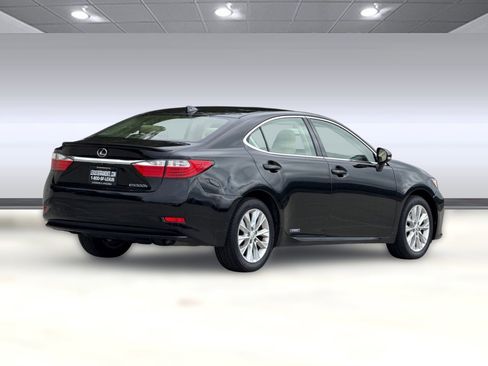 Used 2015 Lexus ES 300h w/ Navigation System Package FWD image 8