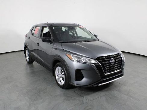 Certified 2025 Nissan Kicks Play S image 4