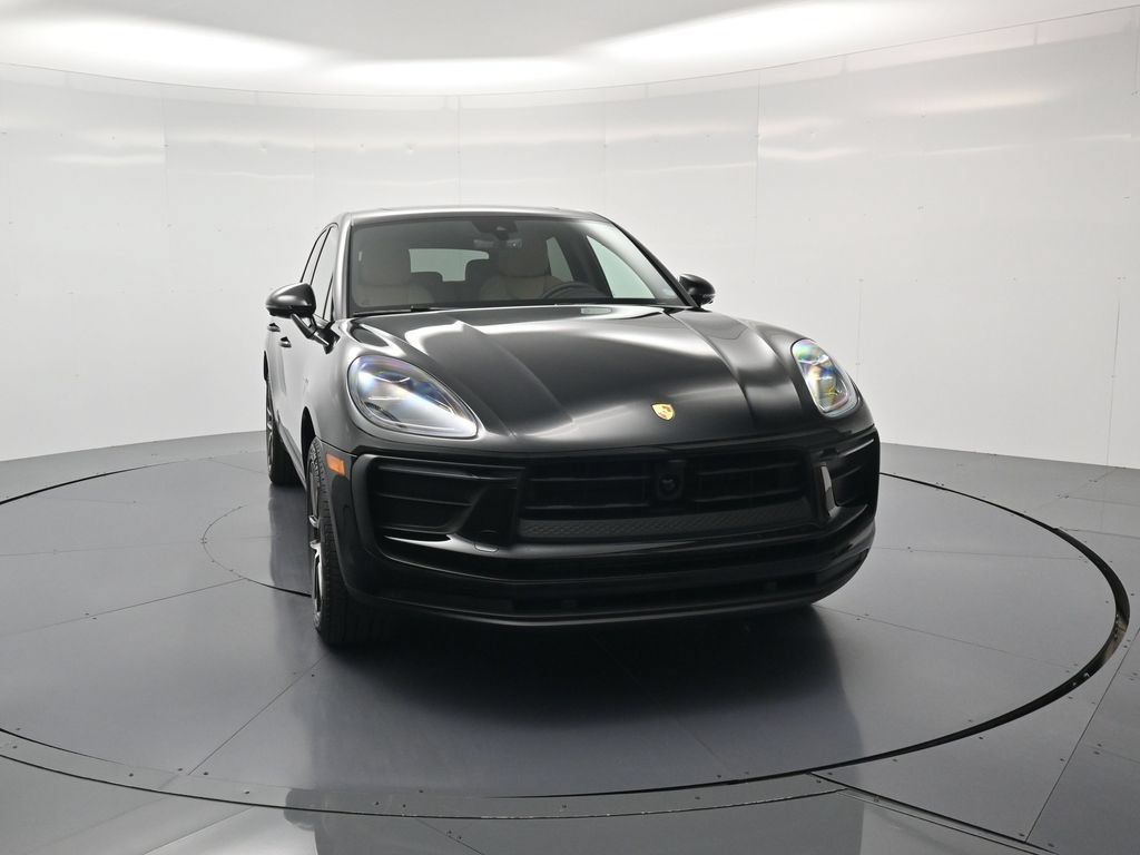 Used 2026 Porsche Macan AWD/4WD image 33