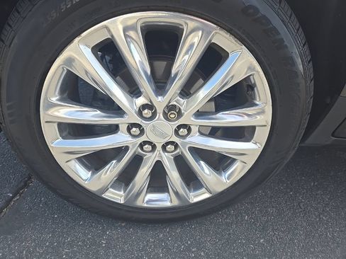 Used 2018 Cadillac XT5 Platinum w/ Driver Assist Package AWD/4WD image 39