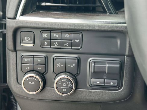 Used 2025 Chevrolet Tahoe Z71 w/ Comfort Package image 21