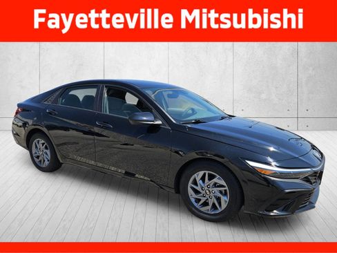 Used 2024 Hyundai Elantra SEL FWD image 1