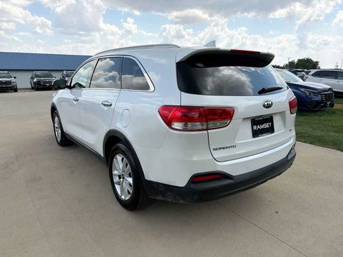 Used 2016 Kia Sorento AWD w/ LX Convenience Package image 4