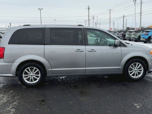 Used 2018 Dodge Grand Caravan SXT image 9