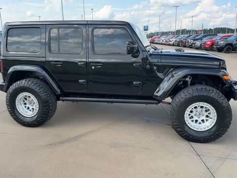 Used 2020 Jeep Wrangler Unlimited Sahara image 2