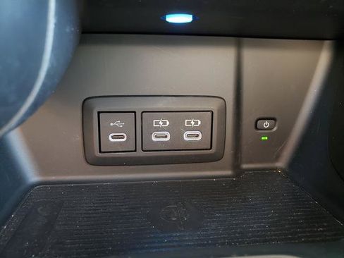 Used 2024 Toyota Venza LE AWD/4WD image 25