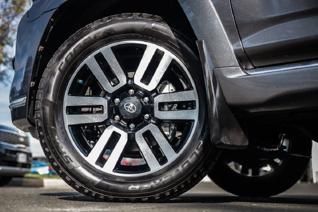 Used 2018 Toyota 4Runner Limited AWD/4WD image 17