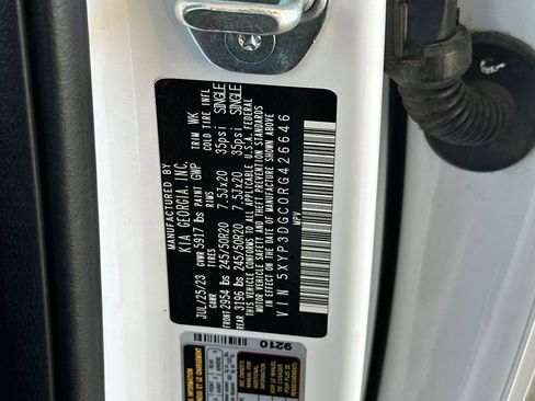 Used 2024 Kia Telluride EX image 32