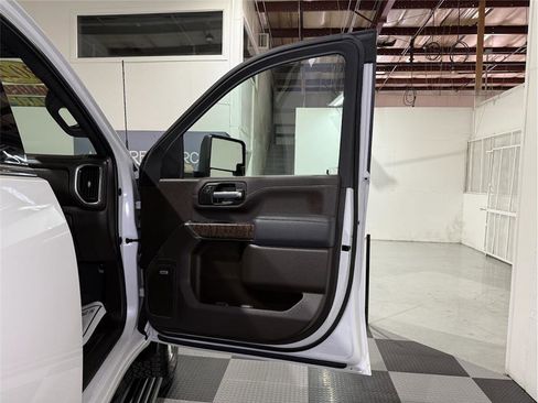 Used 2022 GMC Sierra 3500 Denali image 33