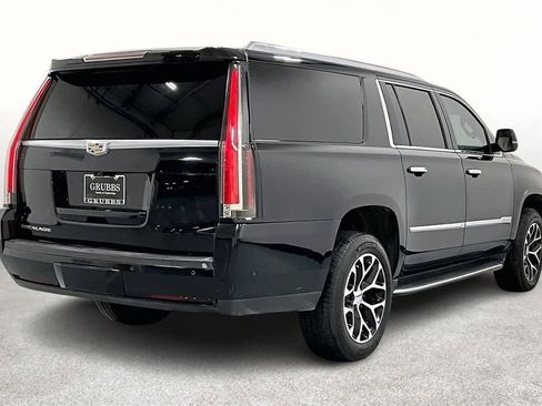 Used 2019 Cadillac Escalade ESV Luxury image 2