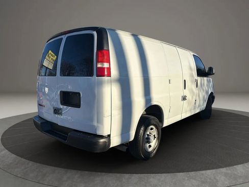 Used 2018 Chevrolet Express 2500 image 7
