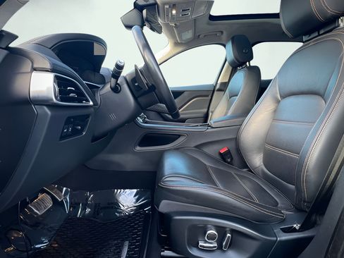 Used 2019 Jaguar F-PACE Prestige AWD/4WD image 13