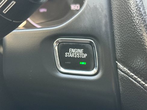 Used 2020 GMC Acadia SLE image 26