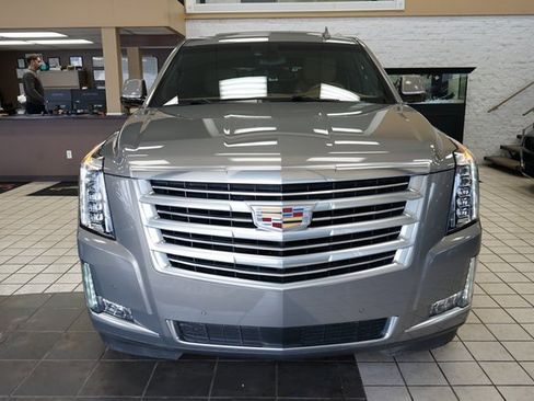 Used 2017 Cadillac Escalade Platinum image 24