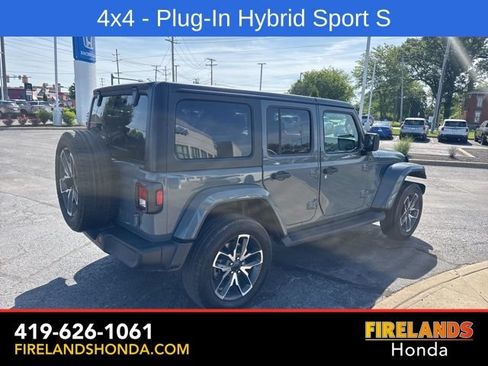 Used 2024 Jeep Wrangler Unlimited w/ Convenience Group AWD/4WD image 6