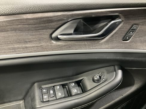 Used 2024 Jeep Grand Cherokee Limited image 24