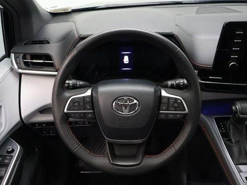 Used 2024 Toyota Sienna XSE FWD image 22