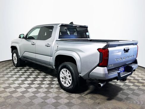 Certified 2025 Toyota Tacoma SR5 AWD/4WD image 5