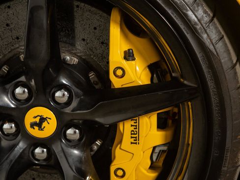 Used 2016 Ferrari 488 GTB RWD image 17