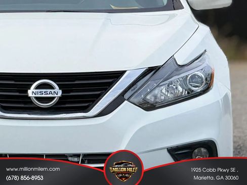 Used 2018 Nissan Altima 2.5 SV FWD image 12