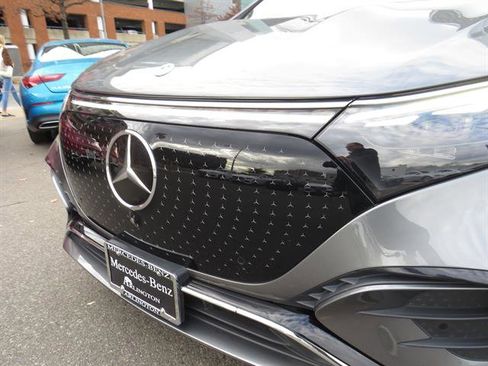 Certified 2023 Mercedes-Benz EQS 580 4MATIC SUV w/ Exclusive Trim Package image 25