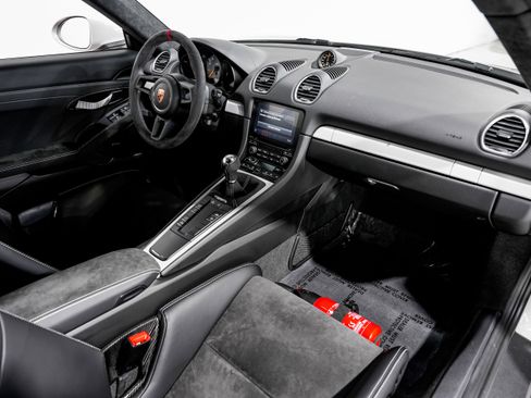 Used 2021 Porsche 718 Cayman GT4 image 28