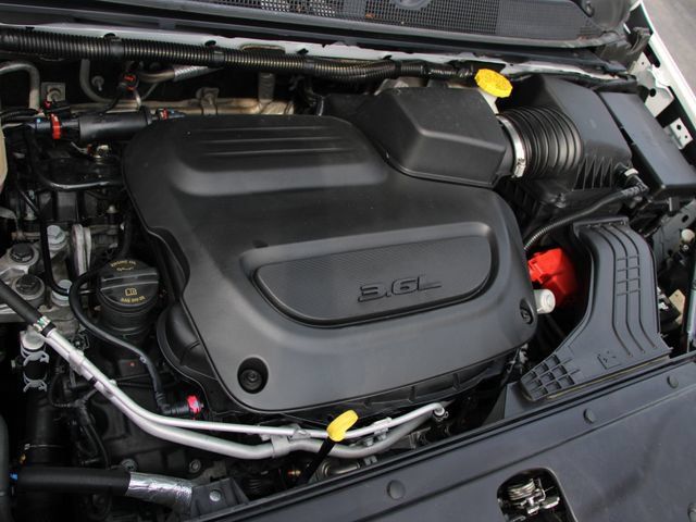 Used 2023 Chrysler Pacifica Touring-L FWD image 32