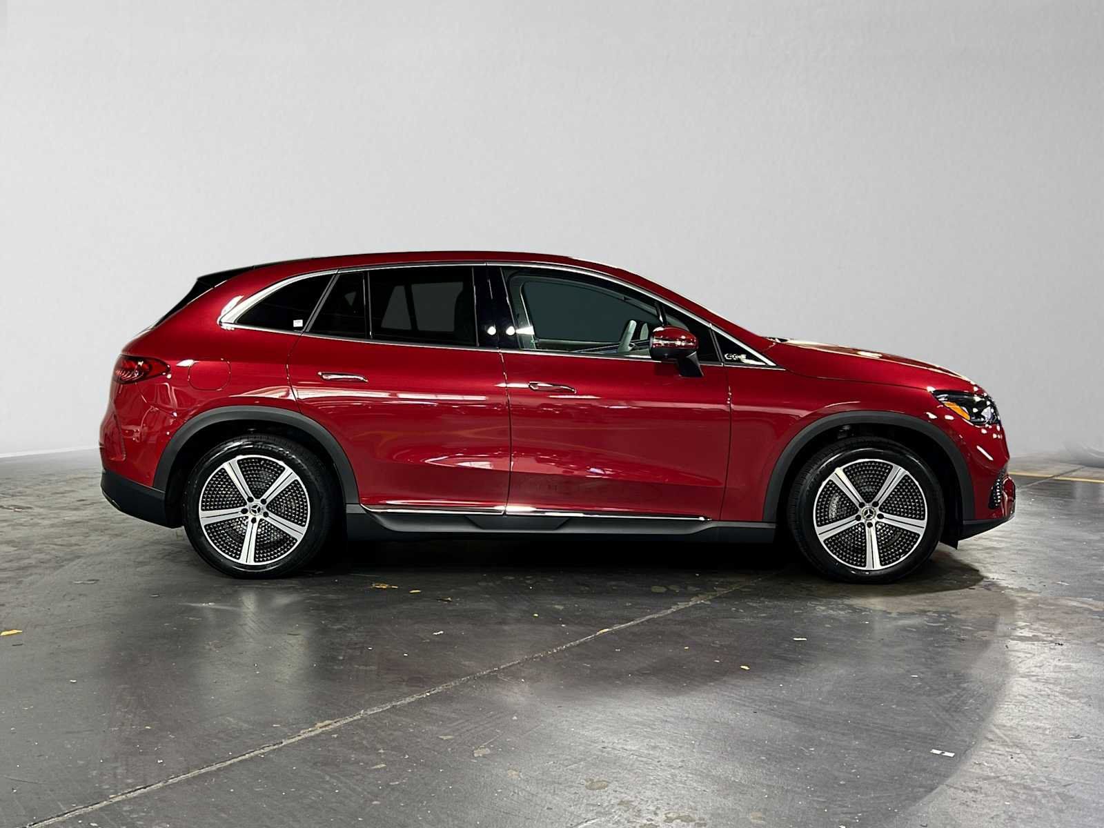 Used 2026 Mercedes-Benz EQE 320 4MATIC SUV image 3