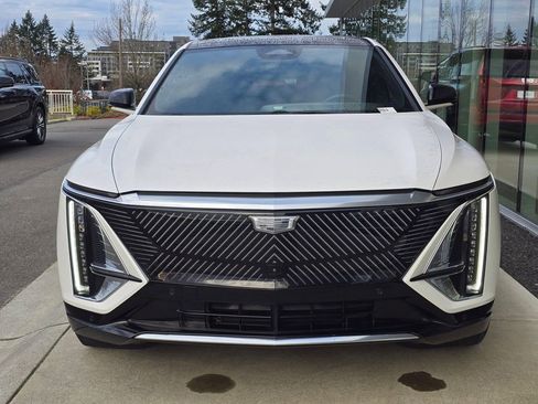 Certified 2024 Cadillac Lyriq Luxury w/ LPO, Floor Liner Package image 8