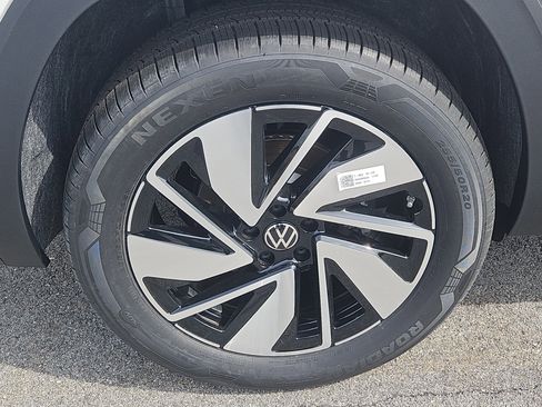 New 2026 Volkswagen Atlas SE image 3