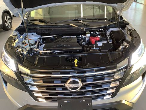 Used 2025 Nissan Rogue SV image 21