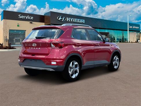 New 2025 Hyundai Venue Limited image 7