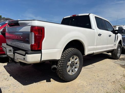 Used 2019 Ford F250 Platinum w/ Platinum Ultimate Package image 3